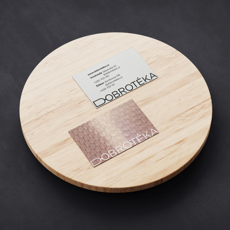 BUSINESS CARD // RELIEF PARTIAL VARNISH